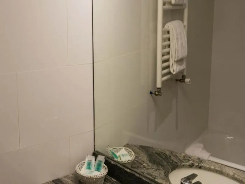 ** Hotel Hôtel Exelmans Paris France
